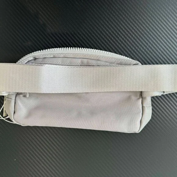 Belt Bag Lululemon 1L New w Tag. Silver - Picture 4 of 6